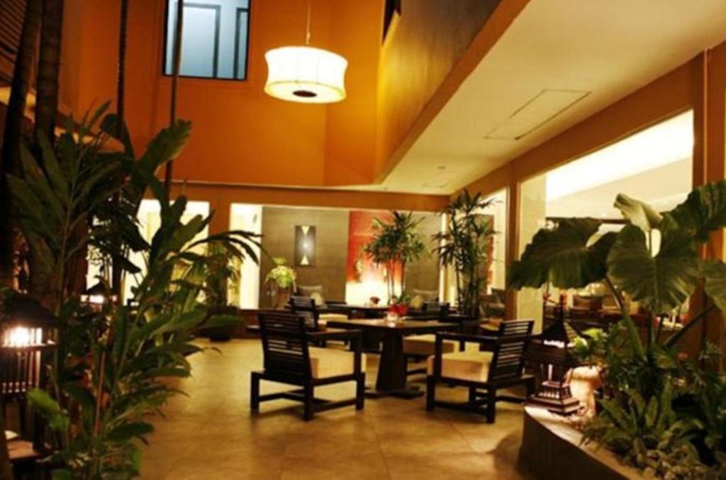 Hotel The Regent Park à Phnom Penh Extérieur photo
