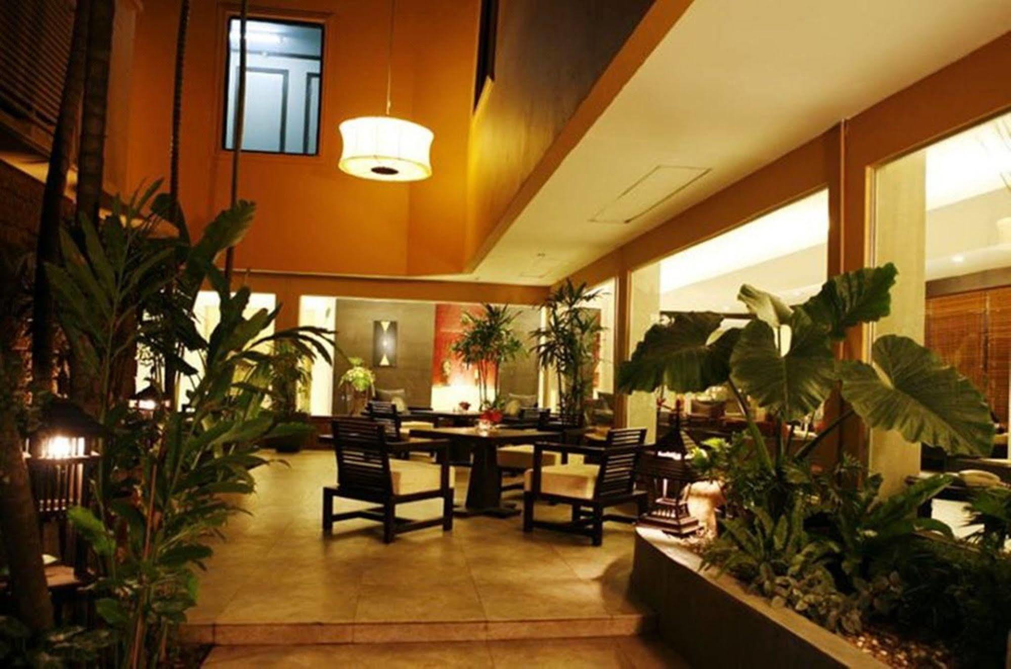 Hotel The Regent Park à Phnom Penh Extérieur photo
