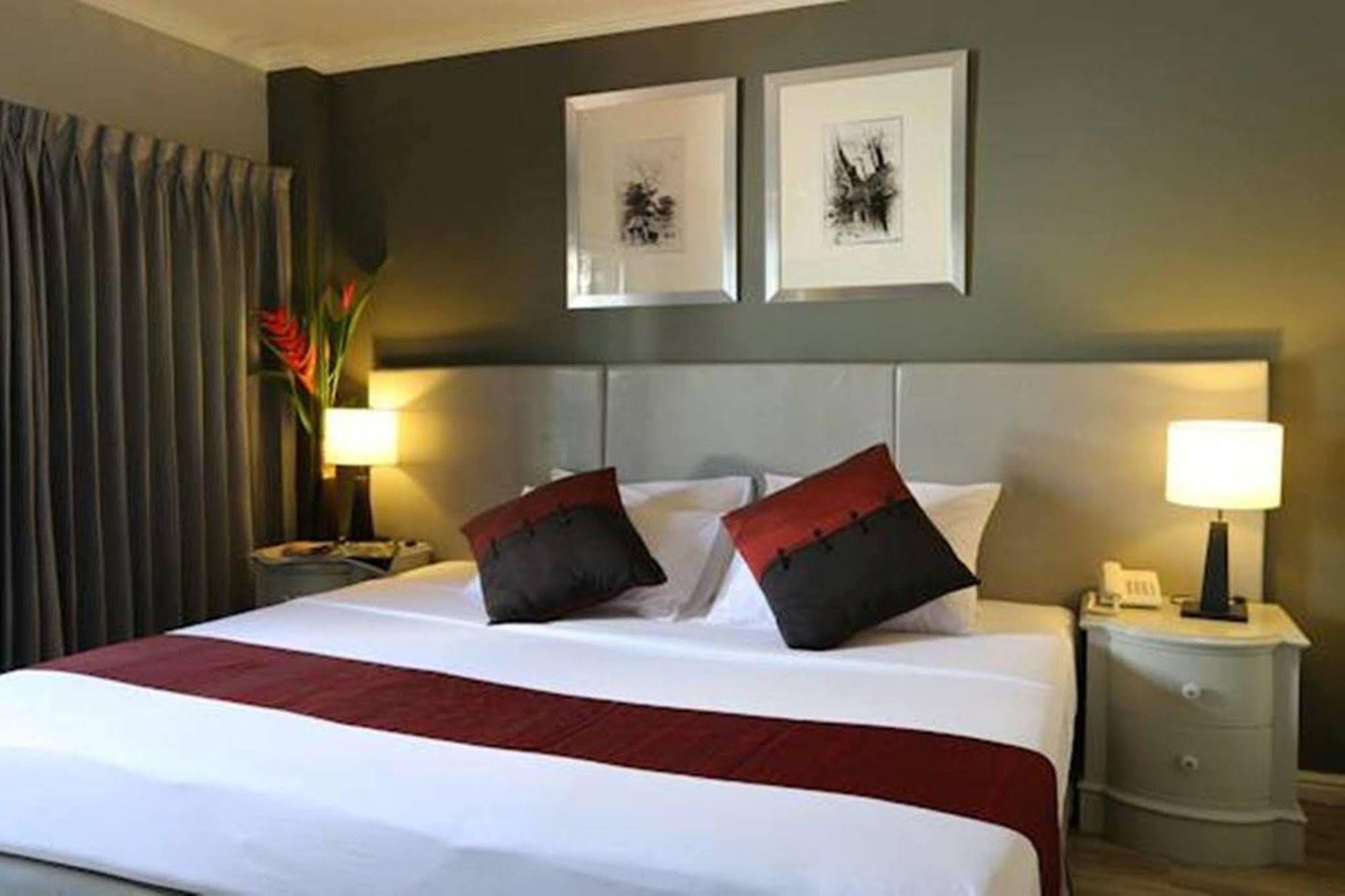 Hotel The Regent Park à Phnom Penh Extérieur photo