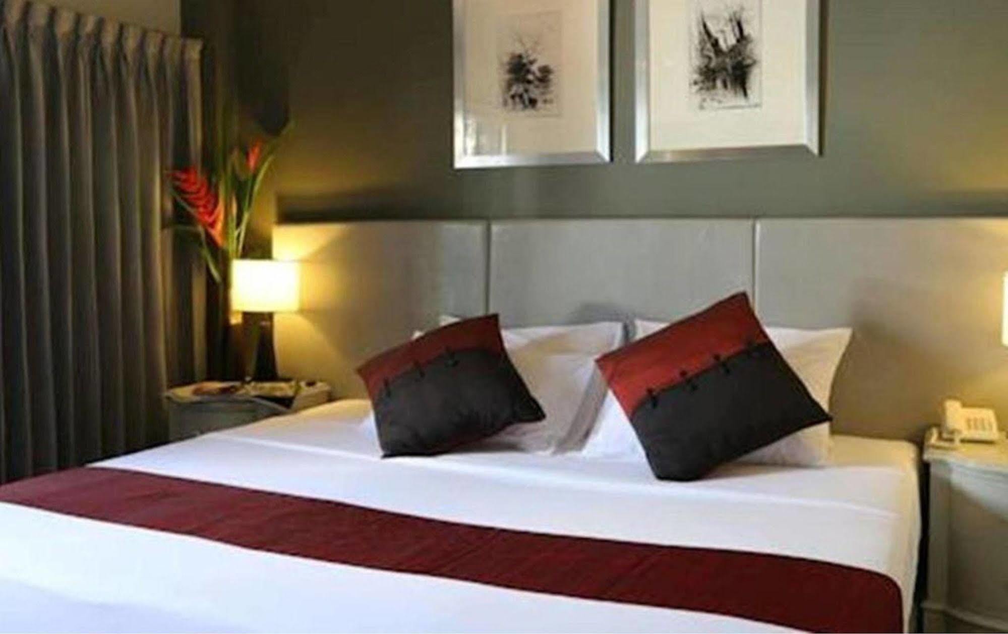 Hotel The Regent Park à Phnom Penh Extérieur photo